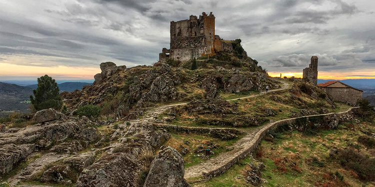 Pueblo de Gata en la Sierra de Gata